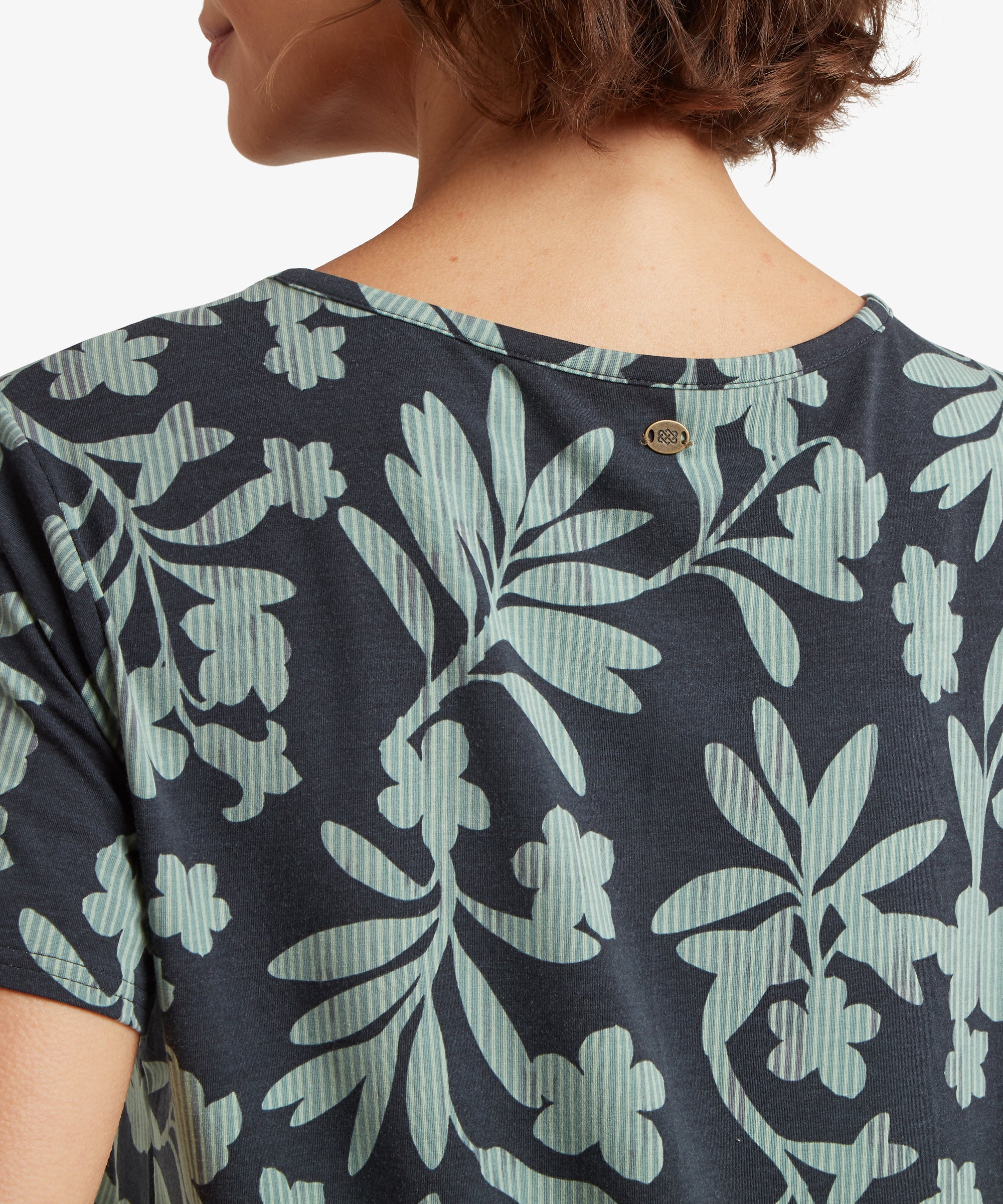 Neha Relaxed T-Shirt - Black Gurans - Image 6
